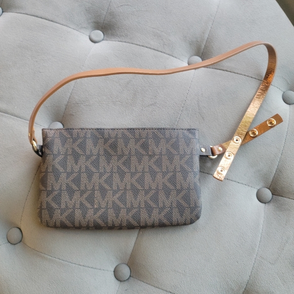 New, no tag, Michael Kors     Fannypack - Picture 2 of 7